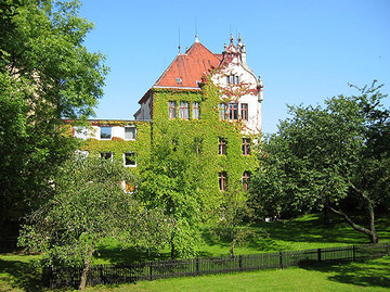 Blick auf das Amtsgericht vom Amtsgarten aus